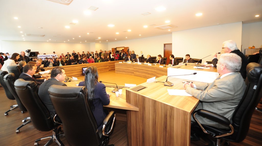 Fim do amianto no PR: Presidente da CCJ adia votação de substitutivo para próxima terça, dia 5
